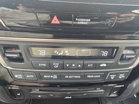 Used 2020 Honda Pilot Touring image 17