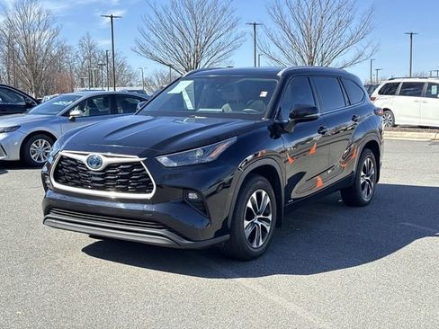 Used 2024 Toyota Highlander XLE image 5
