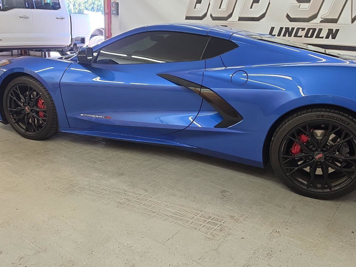 Used 2023 Chevrolet Corvette Stingray Preferred Cpe w/ Z51 Performance Package RWD image 2