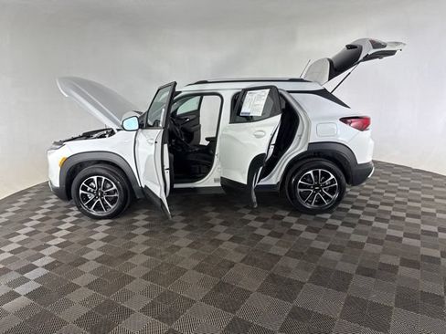 Used 2025 Chevrolet TrailBlazer LT AWD/4WD image 10