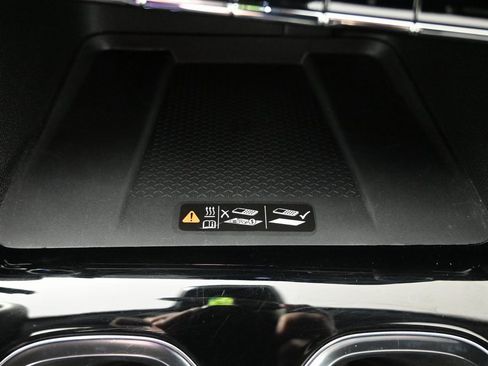 Used 2024 Chevrolet Traverse Z71 image 32