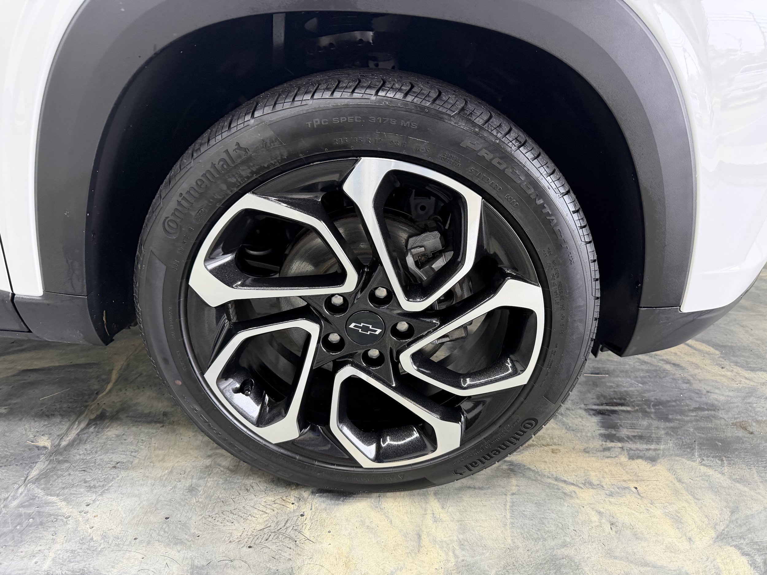 Used 2024 Chevrolet Trax RS w/ Sunroof Package FWD image 27