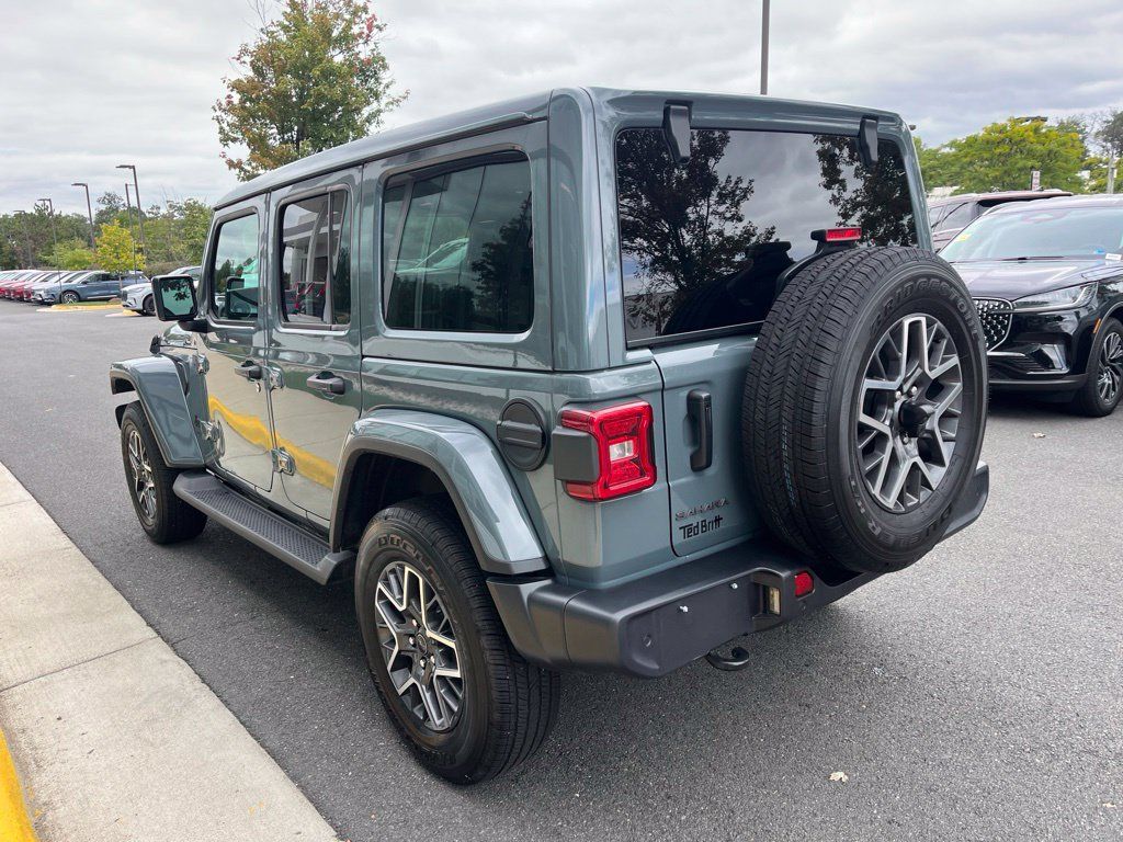 Used 2026 Jeep Wrangler Unlimited Sahara AWD/4WD image 6