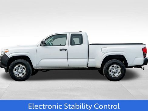 Used 2018 Toyota Tacoma SR image 4