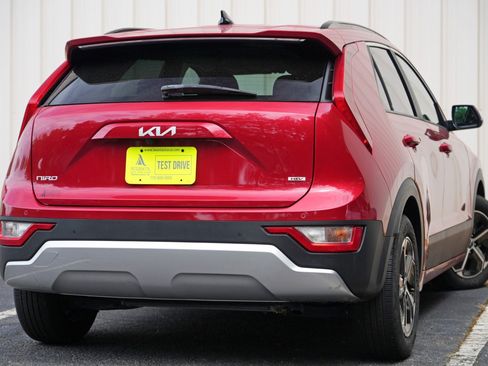 Used 2024 Kia Niro EX FWD image 4
