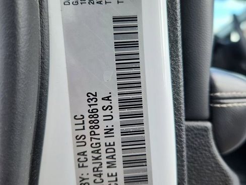 Certified 2023 Jeep Grand Cherokee L Laredo image 17