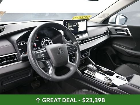 Used 2025 Mitsubishi Outlander ES image 23