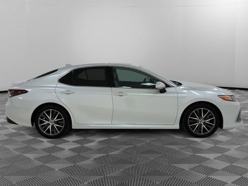 Used 2022 Toyota Camry XLE w/ Navigation Upgrade Package FWD image 6