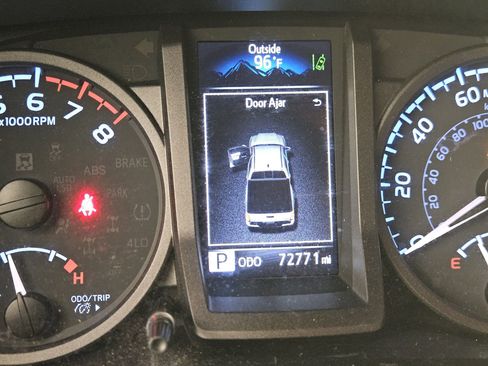 Used 2023 Toyota Tacoma TRD Off-Road w/ Technology Package AWD/4WD image 11
