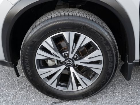 Used 2023 Nissan Rogue SV image 36