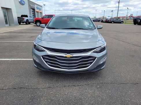 Used 2024 Chevrolet Malibu LT FWD image 2