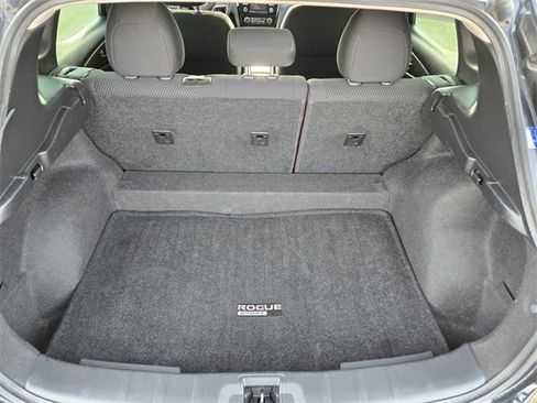 Used 2018 Nissan Rogue Sport S image 13