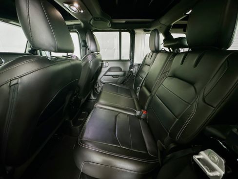 Used 2023 Jeep Wrangler Sahara image 27