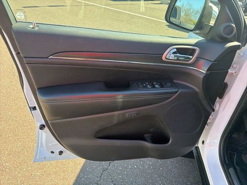 Certified 2017 Jeep Grand Cherokee Limited image 5
