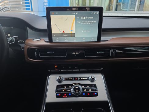 Used 2020 Lincoln Aviator Reserve w/ Equipment Group 202A image 23