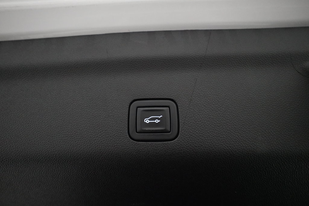 Used 2023 GMC Yukon XL AT4 AWD/4WD image 15