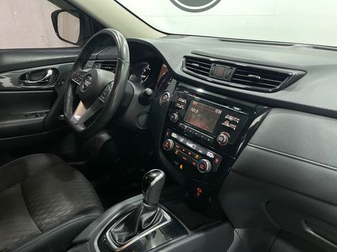 Used 2017 Nissan Rogue SV AWD/4WD image 18