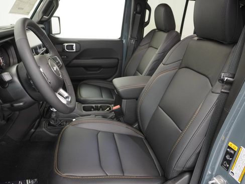 New 2026 Jeep Wrangler Unlimited Sahara AWD/4WD image 15