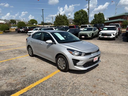 Used 2023 Kia Rio LX FWD image 3