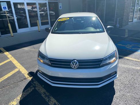 Used 2016 Volkswagen Jetta Sport FWD image 11
