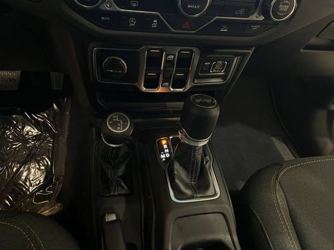 Used 2025 Jeep Wrangler Unlimited Sport AWD/4WD image 41