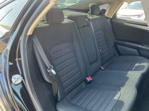 Used 2020 Ford Fusion SE FWD image 20