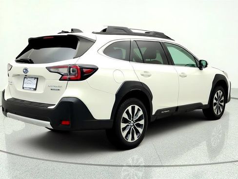 Used 2023 Subaru Outback Touring AWD/4WD image 5
