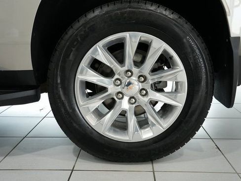 Used 2024 Chevrolet Suburban Premier image 9