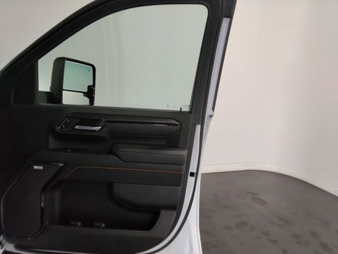 Used 2025 GMC Sierra 2500 AT4 image 38