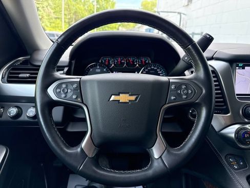 Used 2020 Chevrolet Suburban Premier AWD/4WD image 17