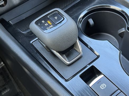 Used 2024 Nissan Rogue SV image 30