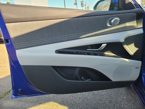 New 2026 Hyundai Elantra Limited image 17