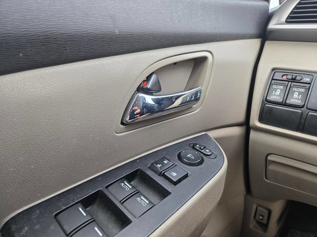 Used 2016 Honda Odyssey SE image 11