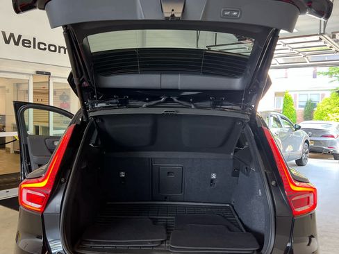 Used 2023 Volvo XC40 B5 Plus w/ Climate Package AWD/4WD image 21