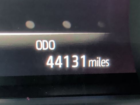 Used 2021 Toyota Venza Limited image 17