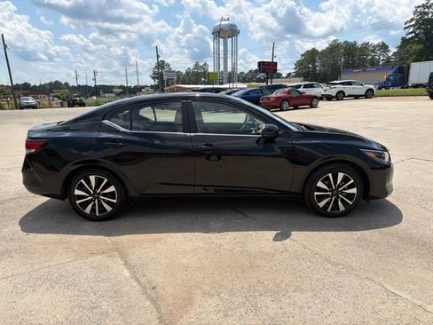 Used 2025 Nissan Sentra SV w/ SV Premium Package FWD image 5