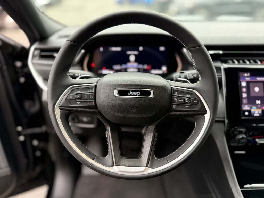 Used 2023 Jeep Grand Cherokee L Altitude AWD/4WD image 6