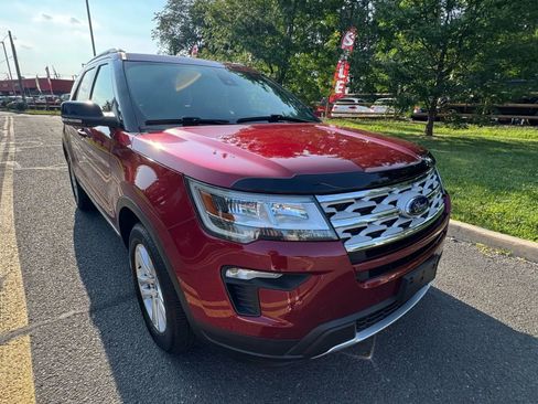 Used 2018 Ford Explorer XLT w/ Equipment Group 202A image 8