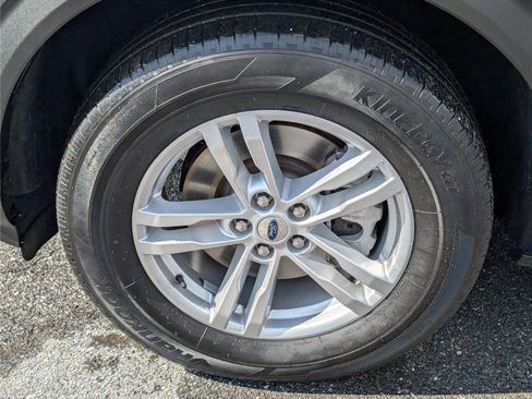 Used 2022 Ford Explorer XLT w/ Equipment Group 202A image 11