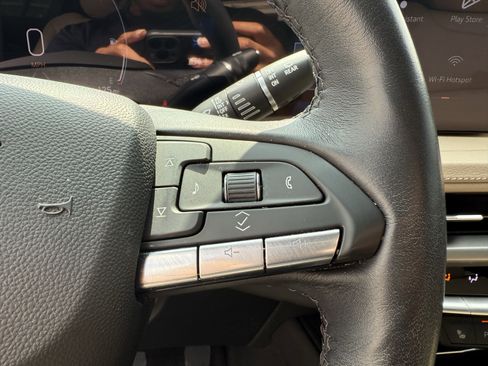 Used 2024 Cadillac XT4 Luxury w/ Cold Weather Package image 19