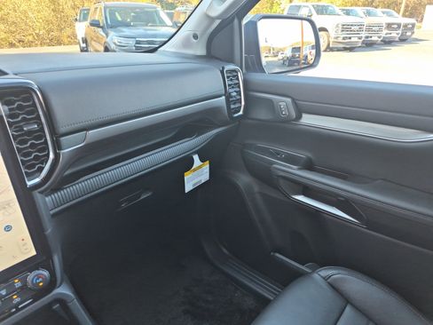 New 2025 Ford Ranger Lariat w/ Black Appearance Package image 20