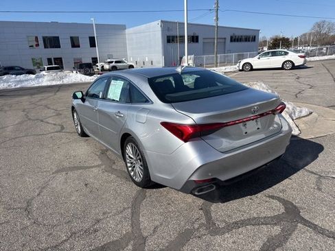 Used 2022 Toyota Avalon Limited w/ Advanced Safety Package image 9