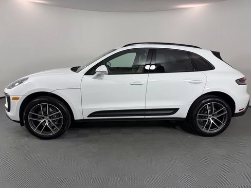Certified 2026 Porsche Macan AWD/4WD image 2