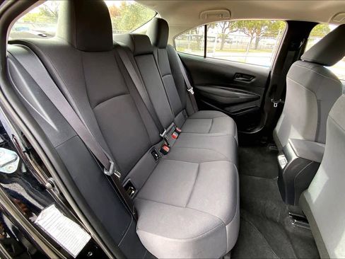 Used 2025 Toyota Corolla LE image 18