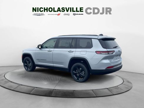 New 2025 Jeep Grand Cherokee L Altitude image 4