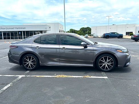Used 2024 Toyota Camry SE w/ Convenience Package FWD image 9