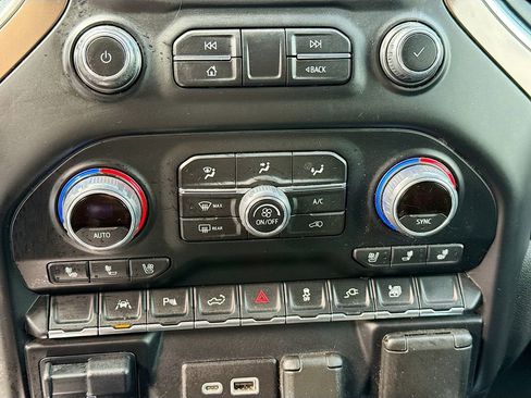 Used 2022 Chevrolet Silverado 1500 High Country w/ Technology Package image 12