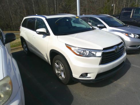 Used 2015 Toyota Highlander Limited Platinum image 2