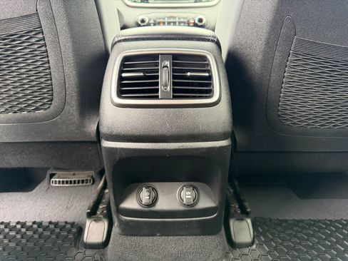 Used 2019 Kia Sorento LX image 30