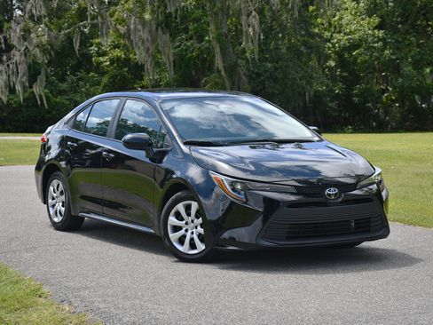 Used 2025 Toyota Corolla LE image 6